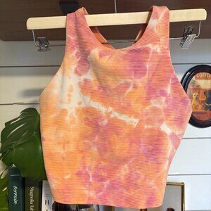Athleta cropped performance tank in a vibrant coral + pink print 🤍 Small
